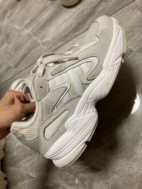 阿迪达斯，正品38码，状态如图