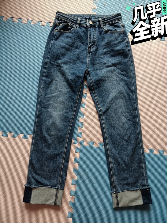 女28码直筒牛仔裤，几乎全新，买来就穿了一...