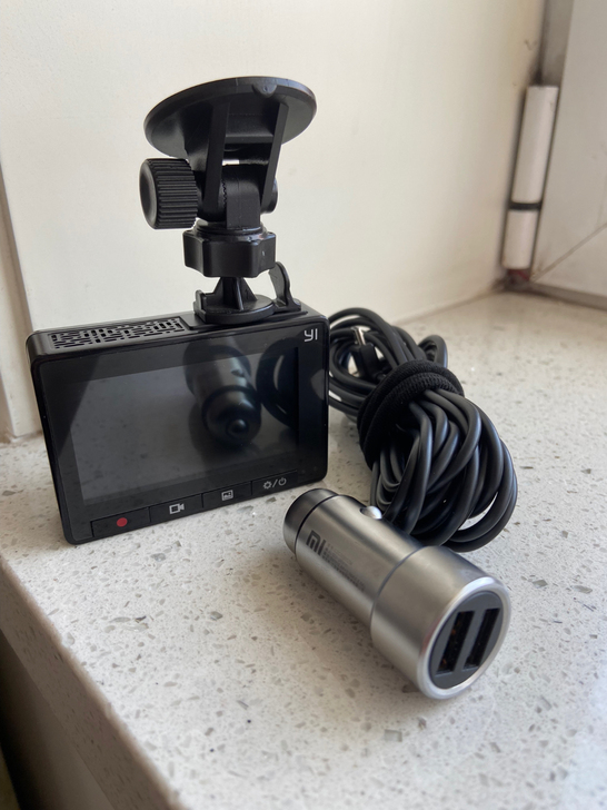 95新的车载充电器和小蚁1080p行车记录...