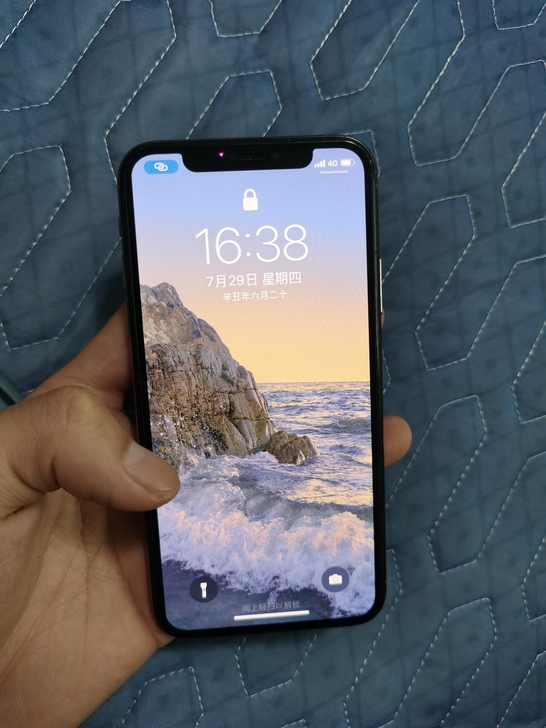 苹果xs 想换12所以转卖 九九新原装无拆换