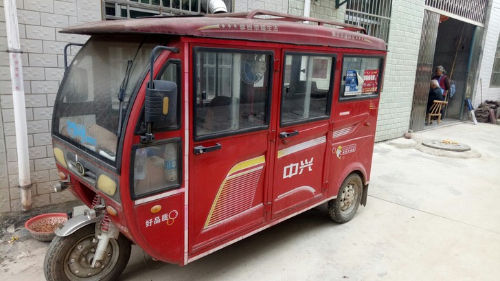 燃油款,方向盘式载客三轮摩托车。