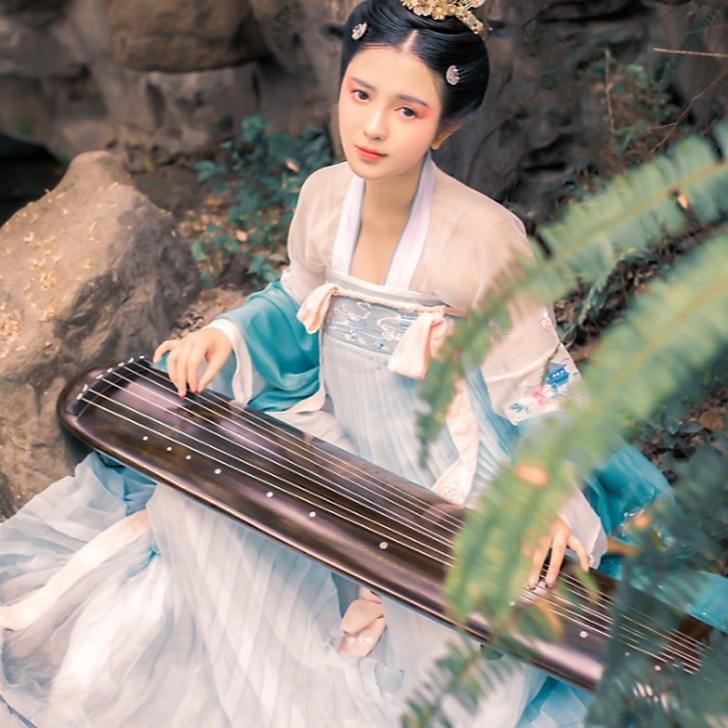付邮送，汉服步蟾宫上襦