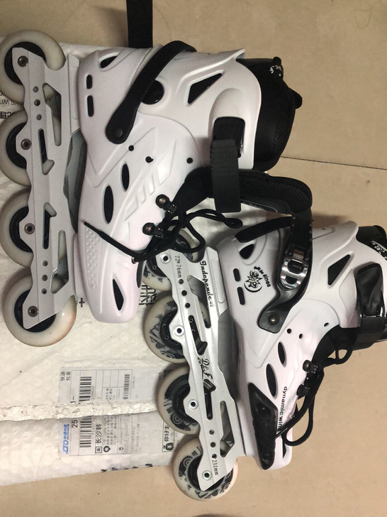 男女花式专业轮滑鞋 直排轮分类：花式鞋 适...