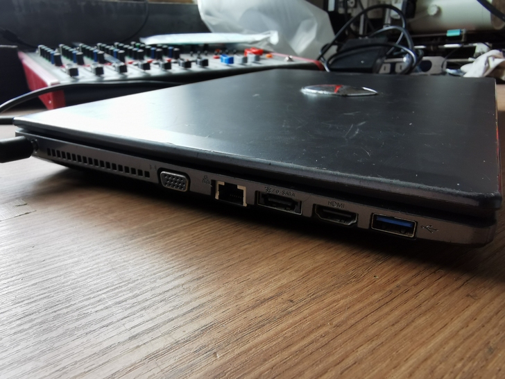 雷神G150S-F，双显卡，I5-/16G内存双硬盘，正常使