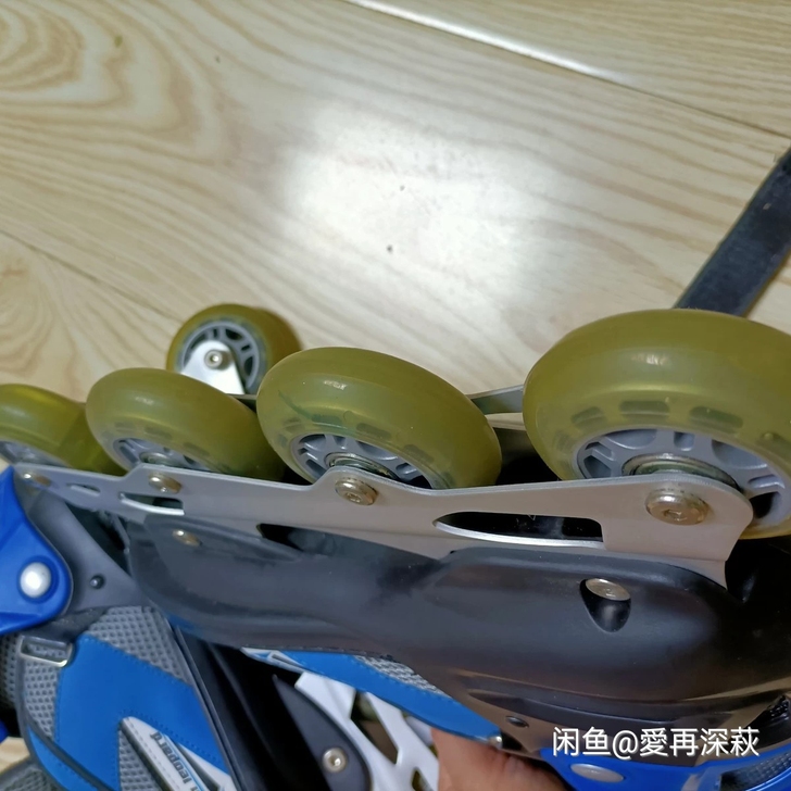 轮滑鞋，一次没用过你就说新不新吧