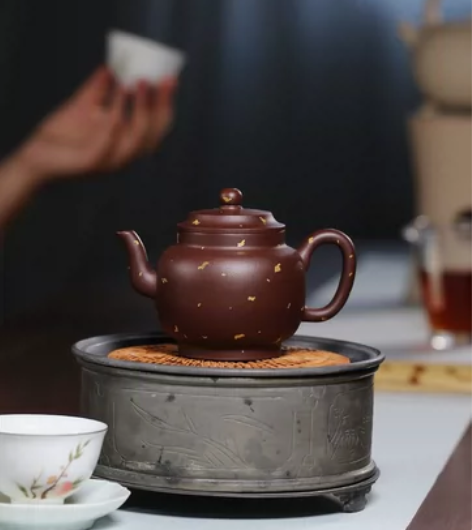 野泉烟火白云间，坐以香茶爱此生。 【筠石】...