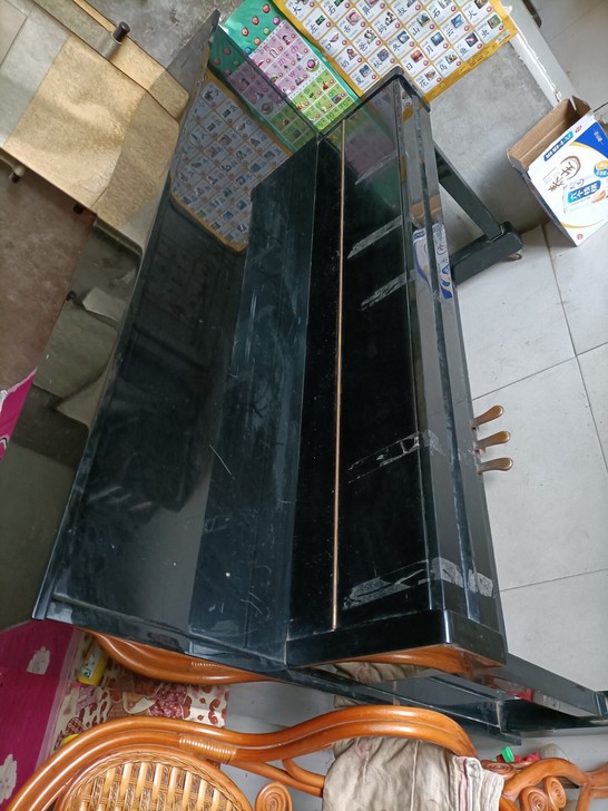 八十年代星海牌钢琴，正常使用，完整漂亮大气！