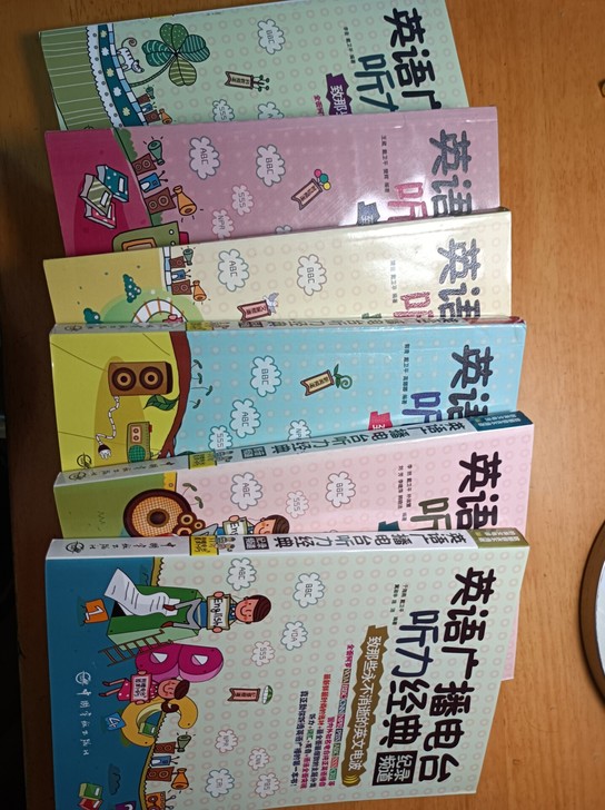 6本英语广播听力书，内容非常丰富，每篇英语...