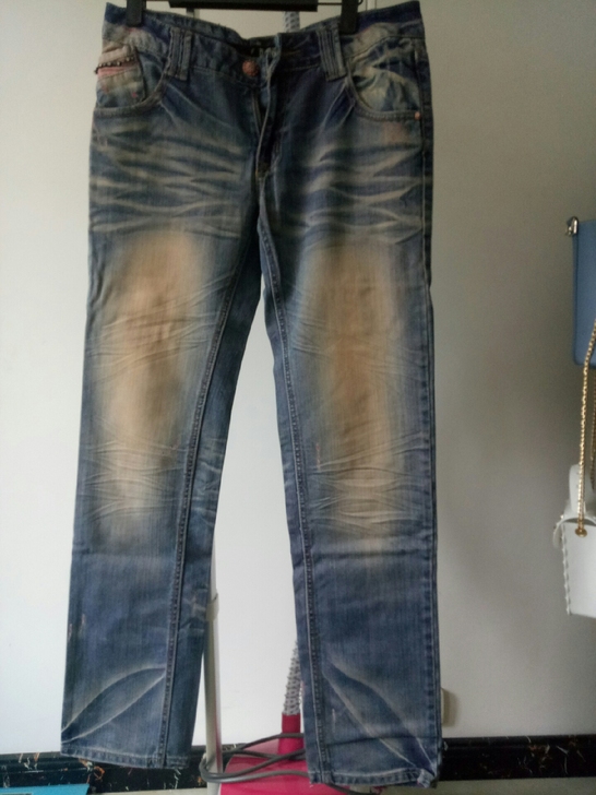 水洗牛仔裤，28码，微有瑕疵