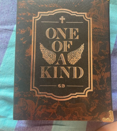 GD权志龙solo专辑 成色好，少了一张贴...