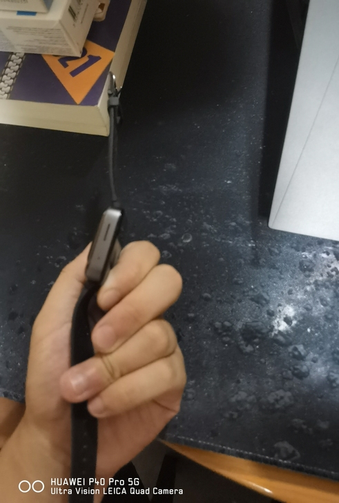 小米手表,买了一年了,玩腻了,屏幕有部分划...