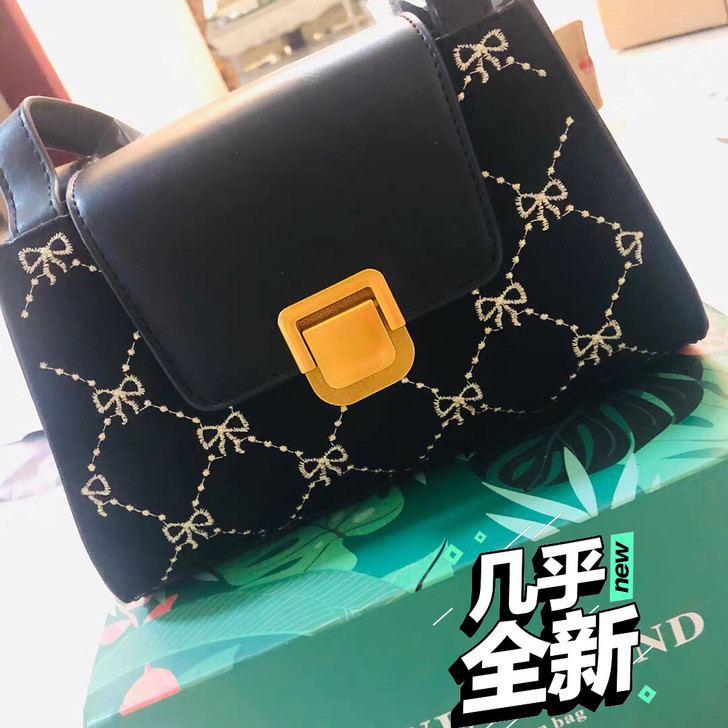 黑色包带礼盒