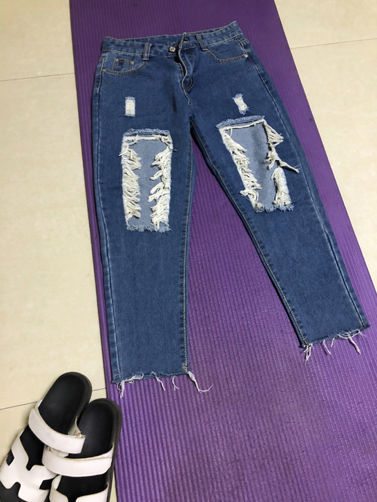 破洞牛仔裤