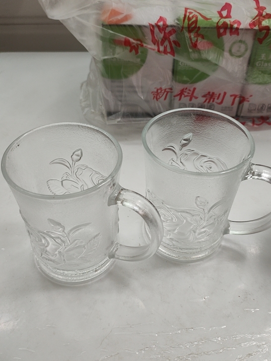 闲置玉雕对杯八只，全新，限合肥本市自取。