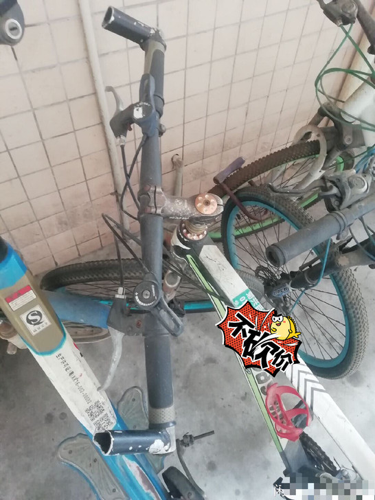 出手一台自行车。买了轿车了没什么用 车子非...