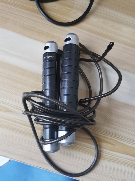李宁运动跳绳，用过一次，盒子还在，唐家岭自取