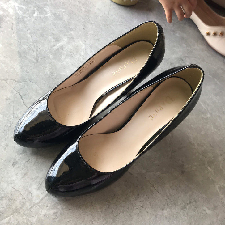 达芙妮黑色高跟鞋