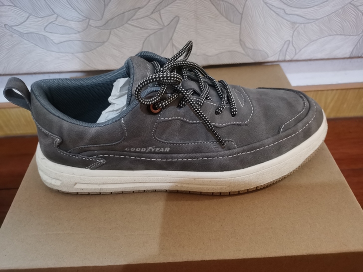 品牌男鞋，全新