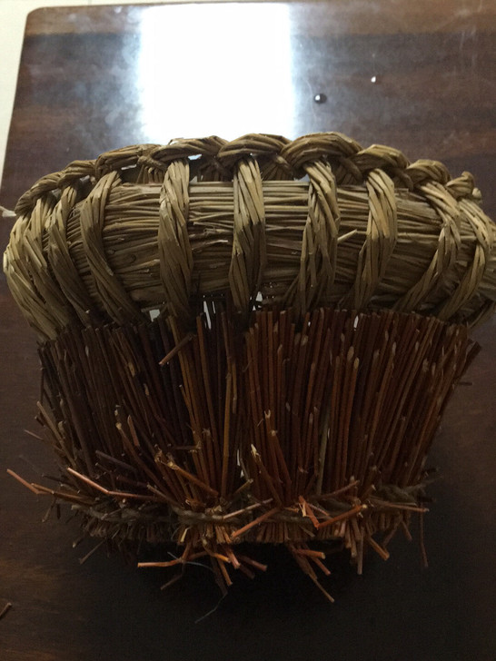转让二个稻草编织工艺篮子，一口价100