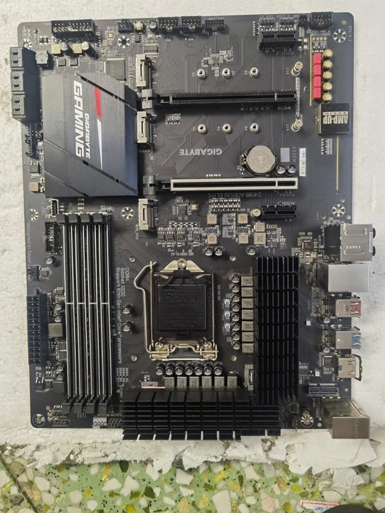 技嘉z490 AORUS ELTE 主板测...