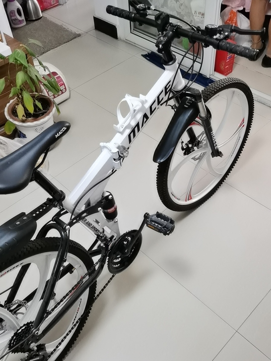 Macce山地折叠自行车，几乎全新，可折叠...