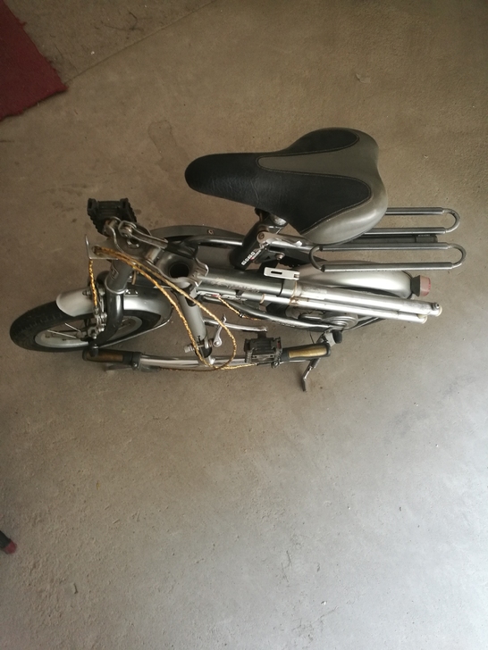 折叠自行车，20多斤重，可以放在汽车后备箱...