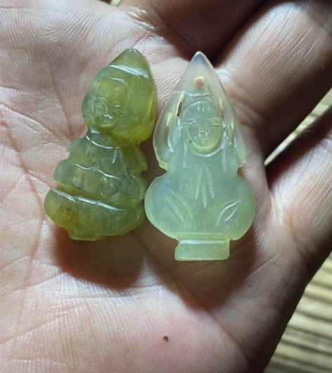 老玉雕挂件,品相如图, 感兴趣的话点“我想...