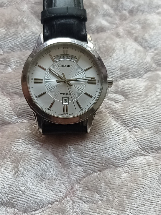 卡西欧1381手表，走时正常，需要换电池，...