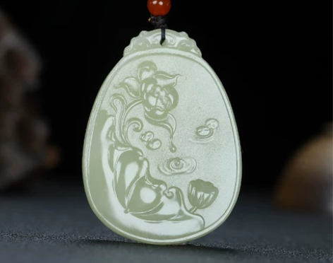 一元起拍放漏和田玉寓意年年有鱼新疆玉雕大师...