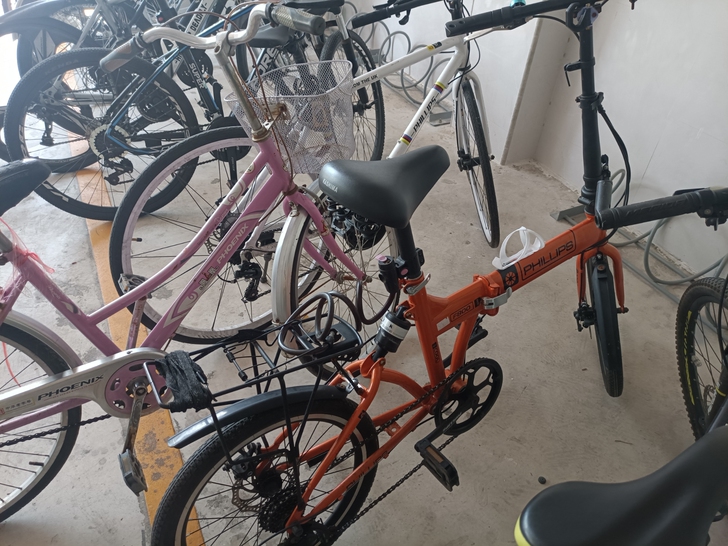 骑了一年，加装了后架和前挂钩，坐垫也是换了...