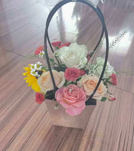 教师节手提花篮98元 感兴趣的话点“我想要...