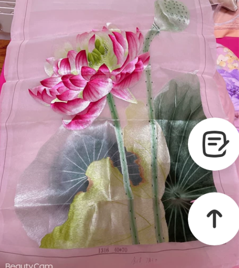 手工真丝刺绣画。全新。尺寸：40*70 感...