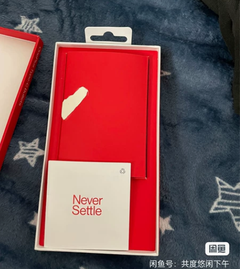 一加原装耳机 完好 非常新 盒子在 只用过...