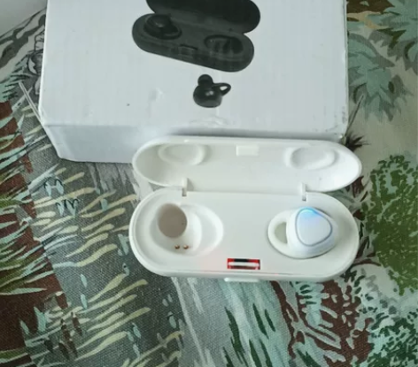 一些闲置品 耳机使用没问题 丢了一个左耳 ...