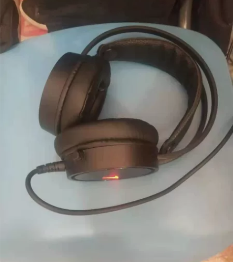 磁动力头戴式耳机9成新71独立声卡游戏耳机...