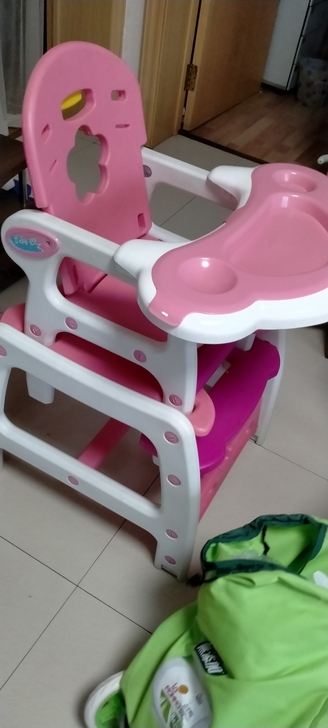 宝宝多功能餐椅，品牌实体店三百多买的，九成...