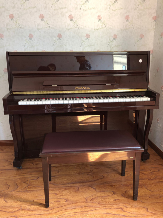 家用珠江彩色系列枣红色亮光钢琴，崭新发亮