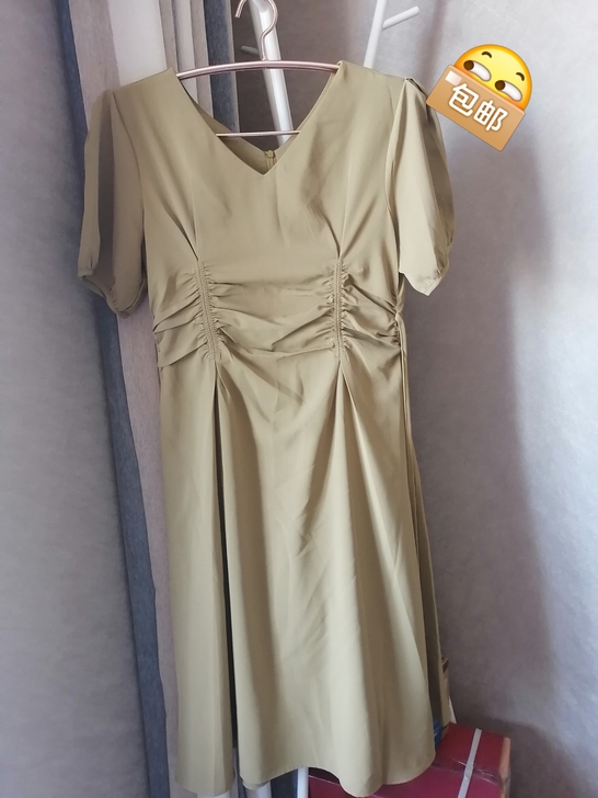 夏季新款法式复古v领泡泡袖连衣裙女收腰显瘦...