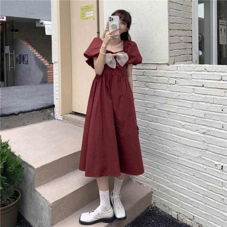 蝴蝶结连衣裙中长款夏季法式复古方领泡泡袖小...