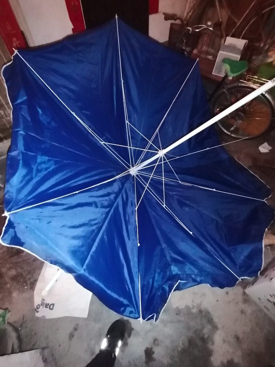 全新户外遮阳伞一次没用过。便宜处理了