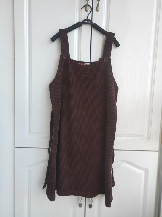 背带裙,深咖色,面料很好,休闲带腰绳,胸围...