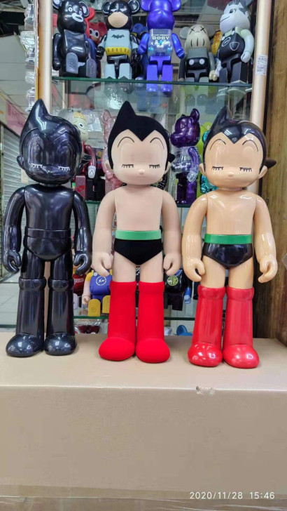 睡眠阿童木，高约60cm，盒装，全新