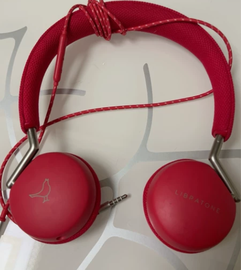 小鸟耳机,买回来用了一次!包邮不议价!签收...