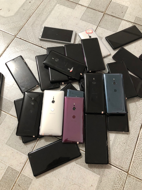 索尼XZ3 外屏裂痕 内屏显示完美 功能正...