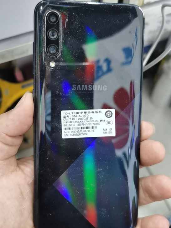 三星A7070   8+128内存，内外爆...