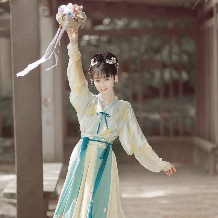【十三余 小豆蔻儿】[洛神花事] 唐背子圆...