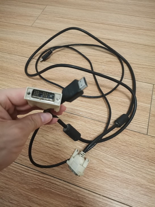 HDMI加DVI连接线材，各一条，用于显示...