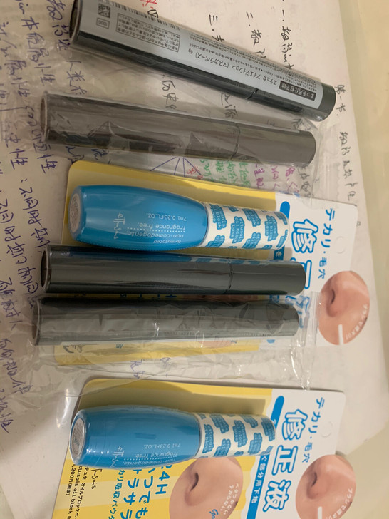 薇娅直播间抢的，出一个艾杜纱修正液，搭配主...