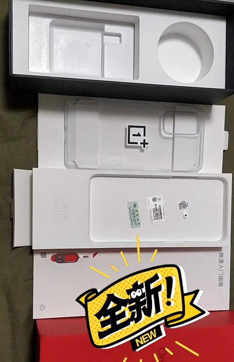 一加9R箱说（含取卡针）、官方送的透明硅胶...