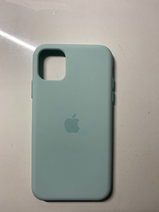 iPhone11半包液态硅胶壳，使用数次。...